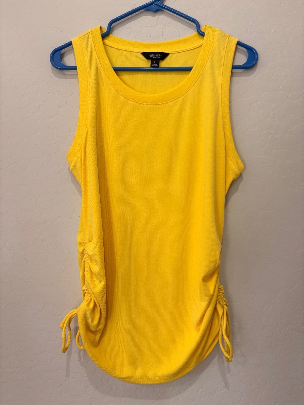 Vera Wang sleeveless top